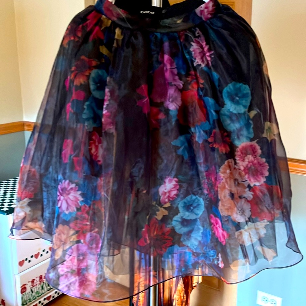 NWT gorgeous organza flowered skirt size 2